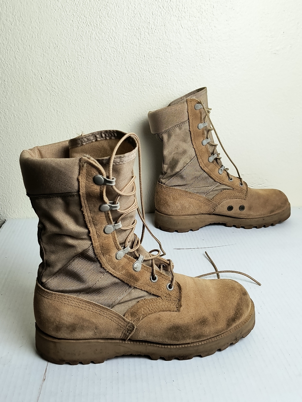 Vibram W- 8  Tan Military Combat Boots High-Top Design Unisex Desert Hot Weather